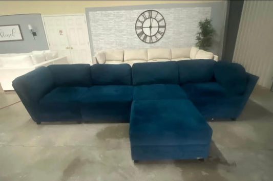 Leyla sectional
